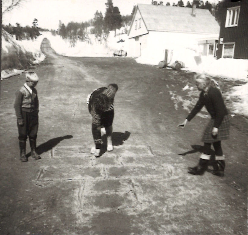 3 barn hopper paradis på veien