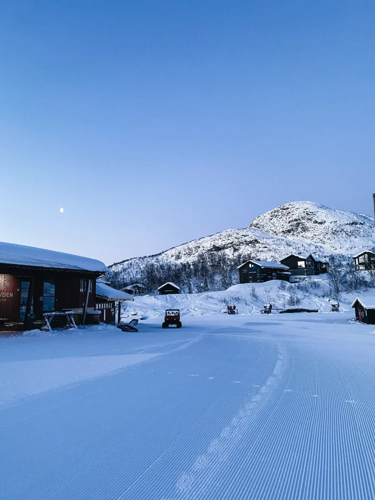 Skisenteret på Hovden med nypreppet løyper og mye snø