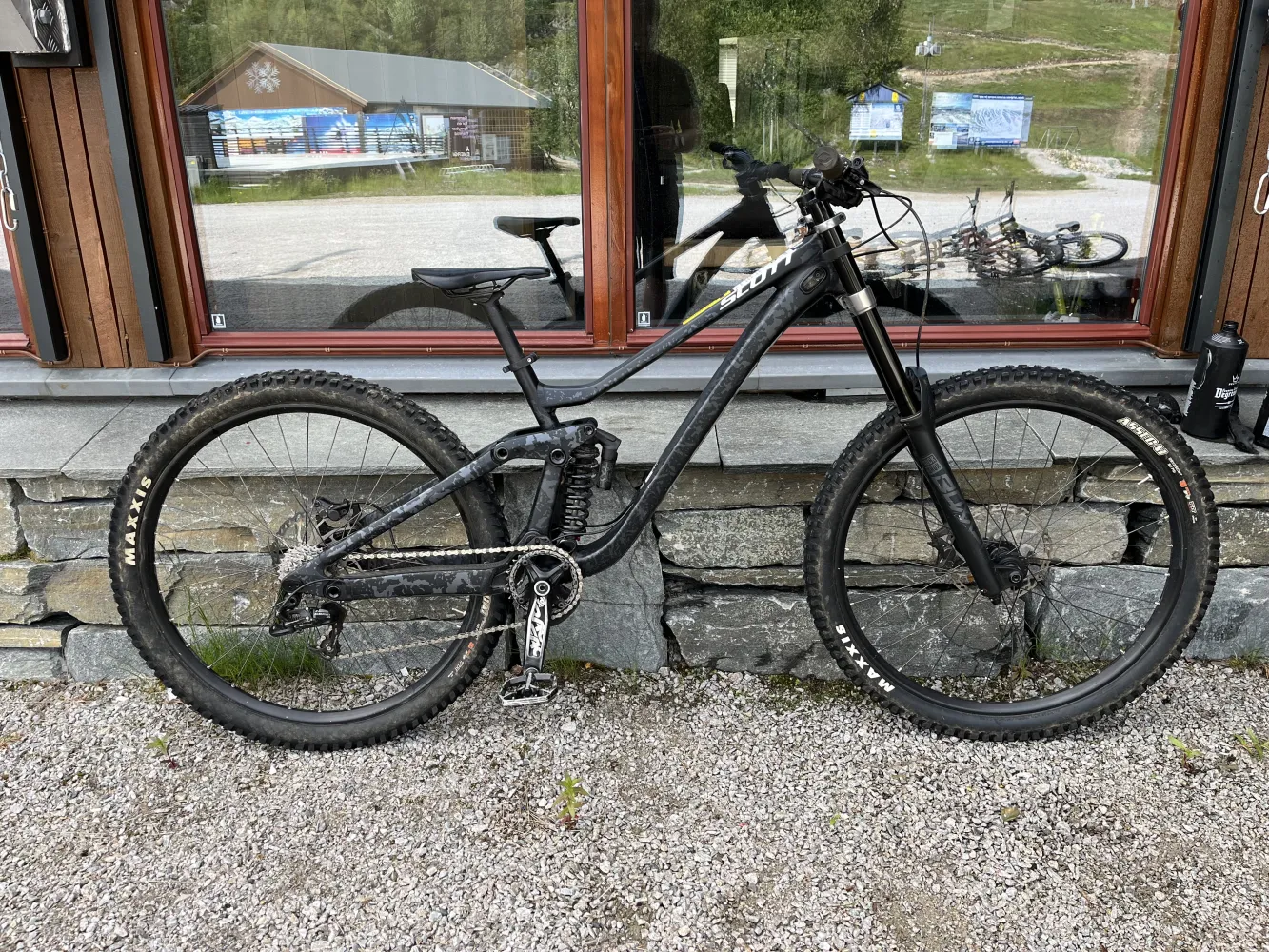 Gambler 930 (svart) Dowhill sykkel